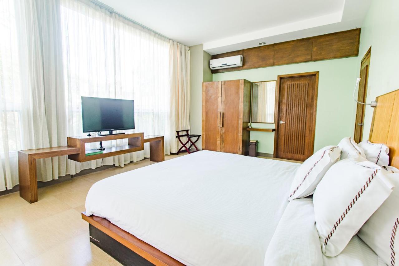 Hotel The Park - Silang Extérieur photo
