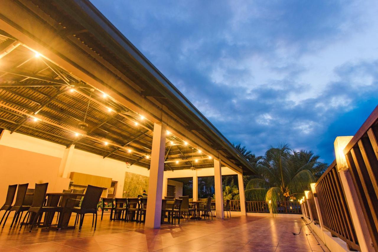 Hotel The Park - Silang Extérieur photo