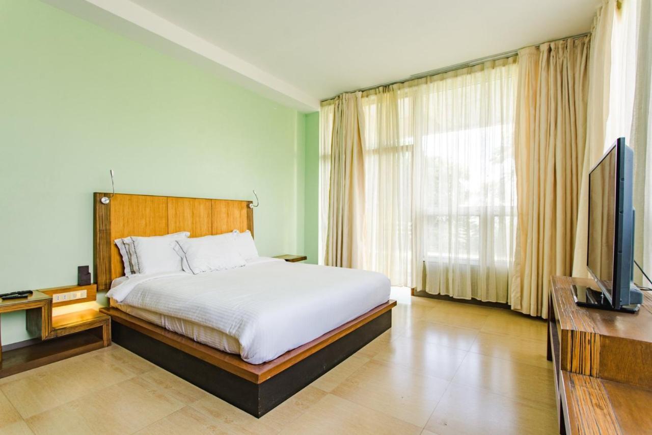 Hotel The Park - Silang Extérieur photo