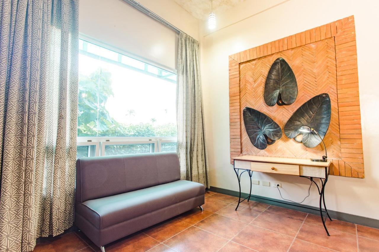 Hotel The Park - Silang Extérieur photo